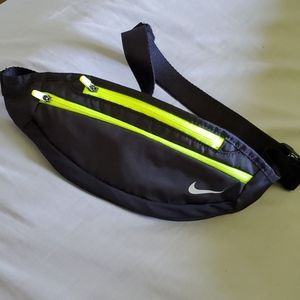 Nike small capacity waist pack NWOT